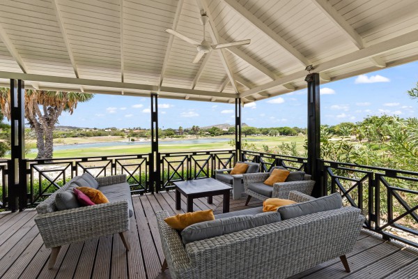 Blue Bay Village detached bungalow overlooking the golf course