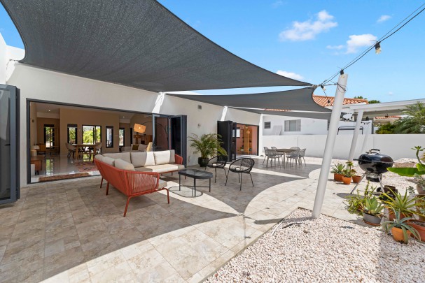 Four-Bedroom Villa in Blue Bay L-Section with Pool, Garage & Golf View