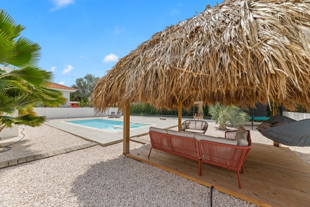 Four-Bedroom Villa in Blue Bay L-Section with Pool, Garage & Golf View