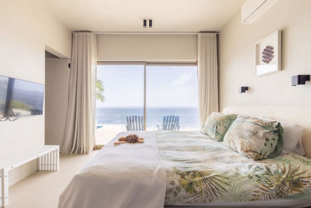 Blue Bay &ndash; Spectacular Cliffside Villa in the Exclusive B-Section