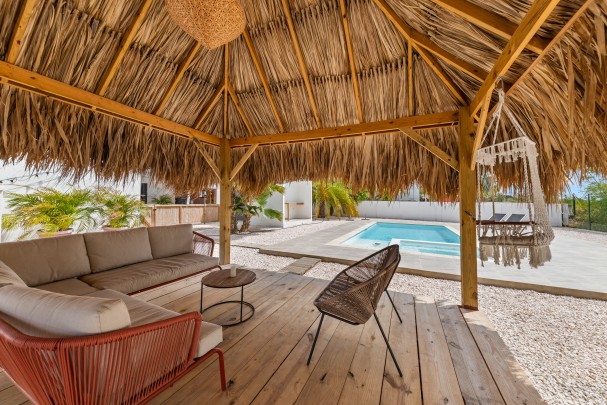 Four-Bedroom Villa in Blue Bay L-Section with Pool, Garage & Golf View