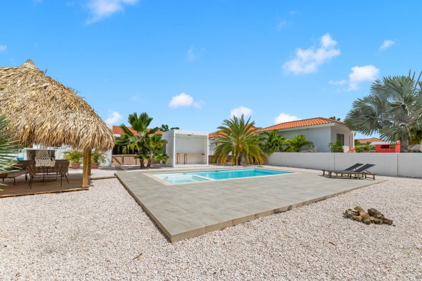 Four-Bedroom Villa in Blue Bay L-Section with Pool, Garage & Golf View