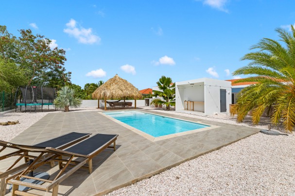 Four-Bedroom Villa in Blue Bay L-Section with Pool, Garage & Golf View