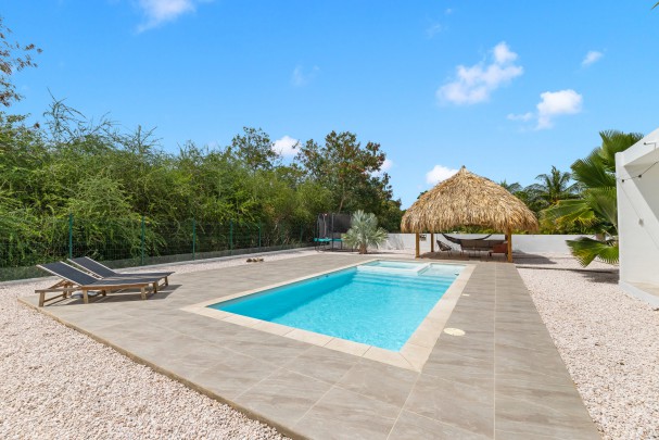 Four-Bedroom Villa in Blue Bay L-Section with Pool, Garage & Golf View