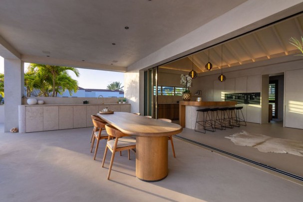Blue Bay &ndash; Spectacular Cliffside Villa in the Exclusive B-Section