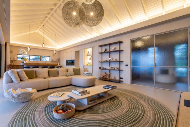 Blue Bay &ndash; Spectacular Cliffside Villa in the Exclusive B-Section