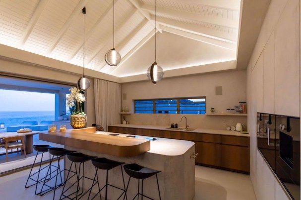 Blue Bay &ndash; Spectacular Cliffside Villa in the Exclusive B-Section