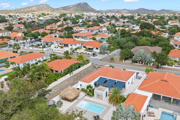 Four-Bedroom Villa in Blue Bay L-Section with Pool, Garage & Golf View