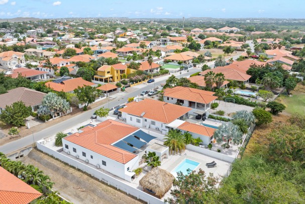 Four-Bedroom Villa in Blue Bay L-Section with Pool, Garage & Golf View