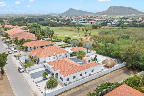 Four-Bedroom Villa in Blue Bay L-Section with Pool, Garage & Golf View