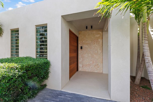 Blue Bay &ndash; Spectacular Cliffside Villa in the Exclusive B-Section