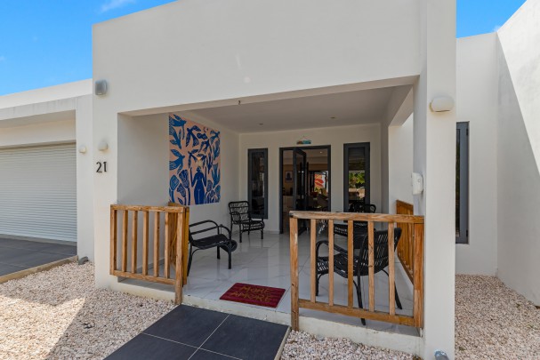 Four-Bedroom Villa in Blue Bay L-Section with Pool, Garage & Golf View