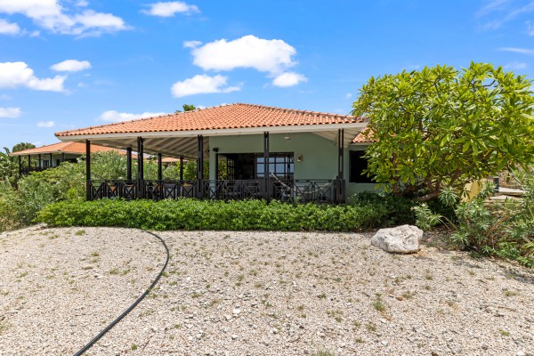 Blue Bay Village detached bungalow overlooking the golf course