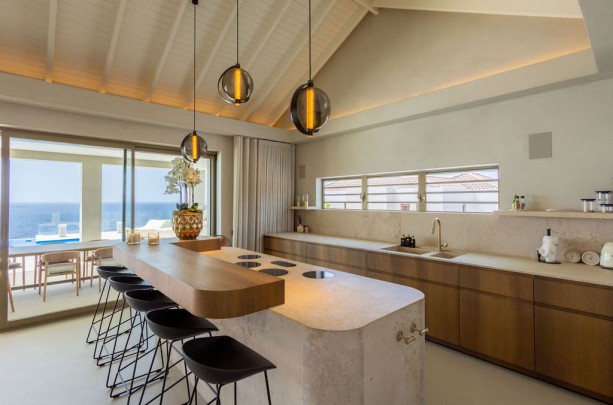 Blue Bay &ndash; Spectacular Cliffside Villa in the Exclusive B-Section
