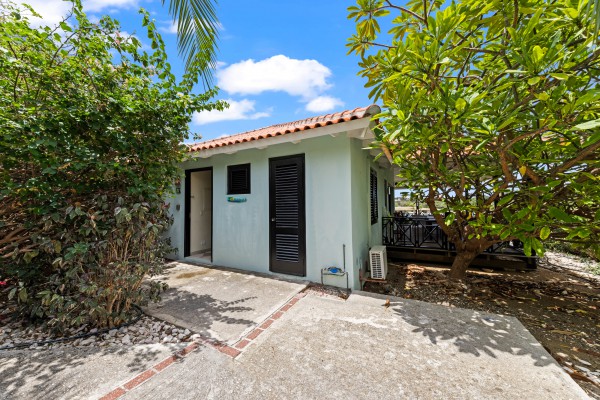 Blue Bay Village detached bungalow overlooking the golf course