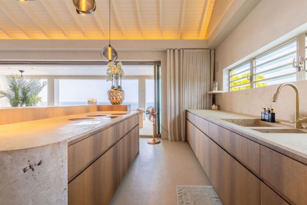 Blue Bay &ndash; Spectacular Cliffside Villa in the Exclusive B-Section