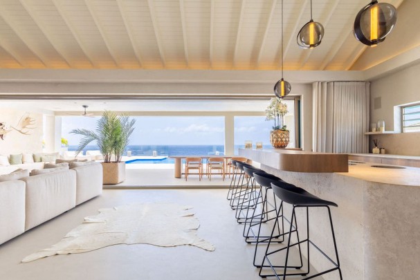 Blue Bay &ndash; Spectacular Cliffside Villa in the Exclusive B-Section