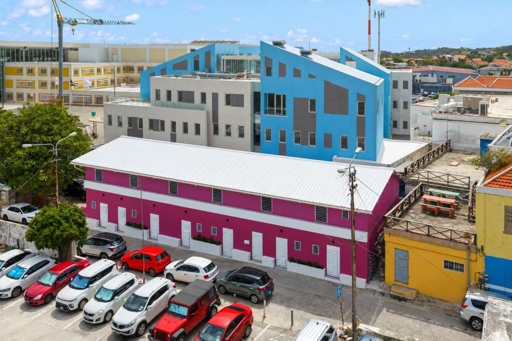 RE/MAX real estate, Curacao, Otrobanda, Investment property with 12 renovated apartments in Otrobanda