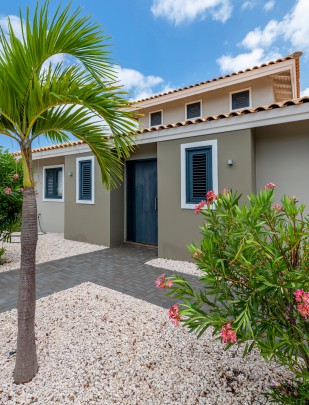 Blue Bay BK 12 - Spacious villa with guest house and golf course views