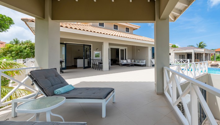 Blue Bay BK 12 - Spacious villa with guest house and golf course views