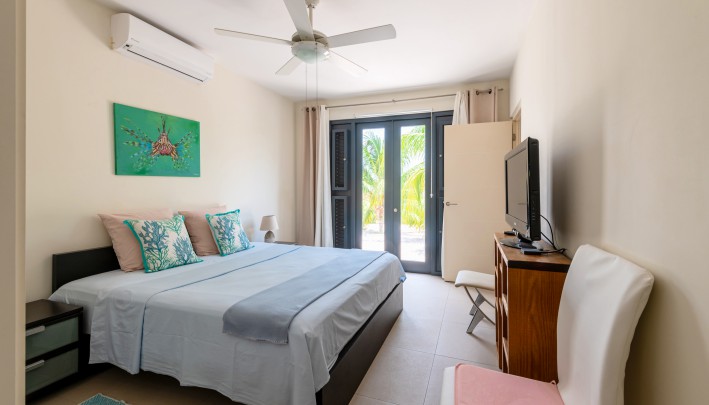 Blue Bay BK 12 - Spacious villa with guest house and golf course views