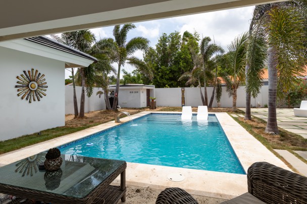 Gorgeous Villa with Pool & 2 separate Guest Apartments