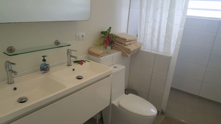 Kaya Modoc - Spacious home with pool and separate studio