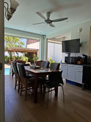 Kaya Modoc - Spacious home with pool and separate studio