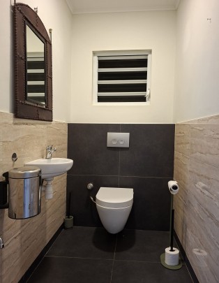 Kaya Modoc - Spacious home with pool and separate studio