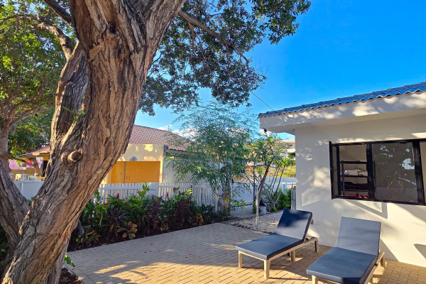 Beautiful home around the corner from Marie Pompoen beach boulevard.