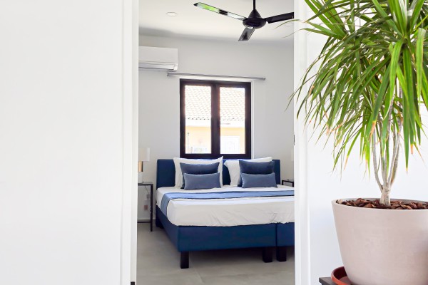 Beautiful home around the corner from Marie Pompoen beach boulevard.