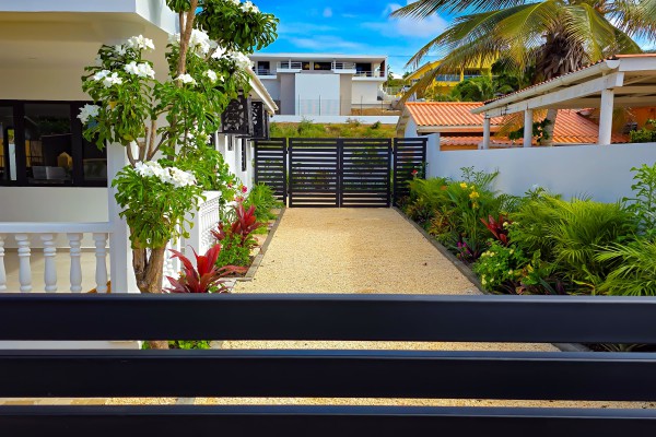 Beautiful home around the corner from Marie Pompoen beach boulevard.