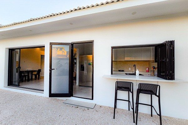 Beautiful home around the corner from Marie Pompoen beach boulevard.