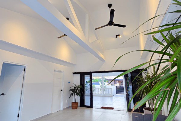 Beautiful home around the corner from Marie Pompoen beach boulevard.