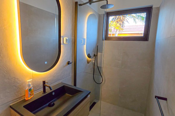 Beautiful home around the corner from Marie Pompoen beach boulevard.