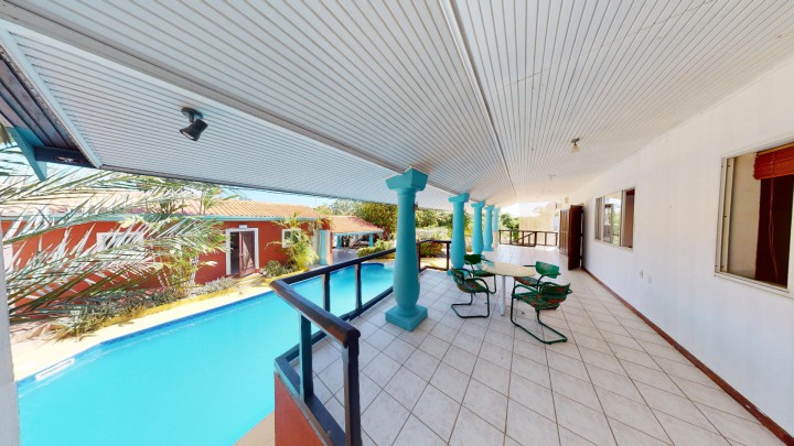 Jongbloed - Huis met groot zwembad en appartement