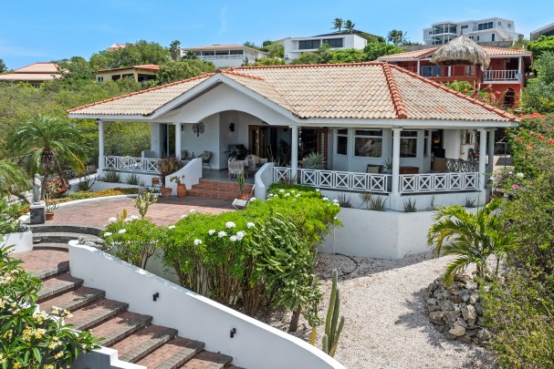 Cas Abou - Dream home with ocean views, fit for vacation rentals