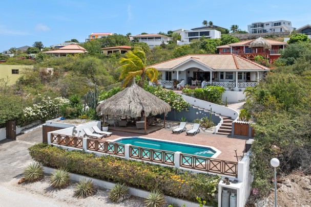 Cas Abou - Dream home with ocean views, fit for vacation rentals