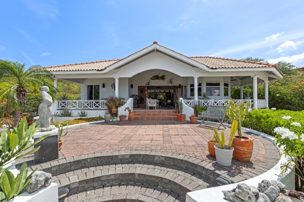 Cas Abou - Dream home with ocean views, fit for vacation rentals