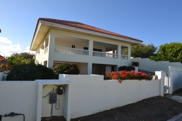Ious House With Separate Apartment Downstairs In Koraal Partier