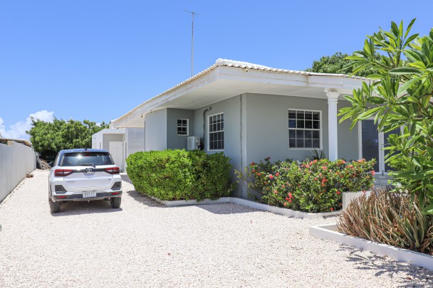 Sta. Catharina - Schitterende woning met appartement en zwembad