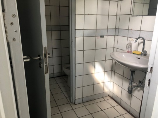 Salinja Galleries - Spacious unit for rent in shopping plaza