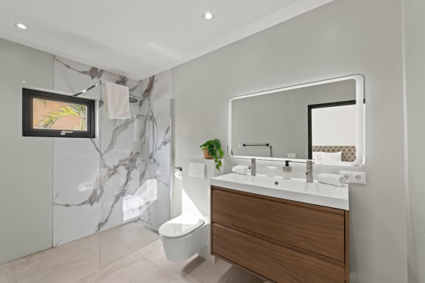 Brakkeput – Gerenoveerde Moderne 3-slaapkamer woning met zwembad 