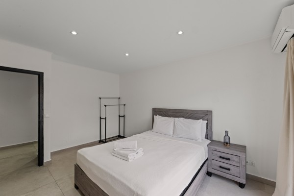 Brakkeput – Gerenoveerde Moderne 3-slaapkamer woning met zwembad 