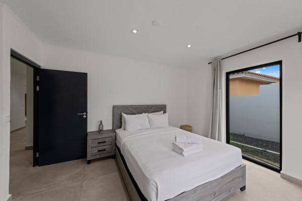 Brakkeput – Gerenoveerde Moderne 3-slaapkamer woning met zwembad 