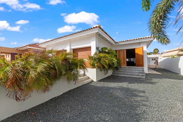 Villa Cavalli &ndash; Modern 3-Bedroom Home with Private Pool