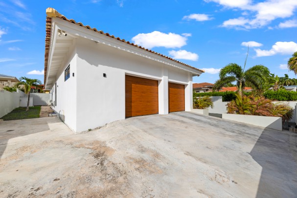 Villa Cavalli &ndash; Modern 3-Bedroom Home with Private Pool