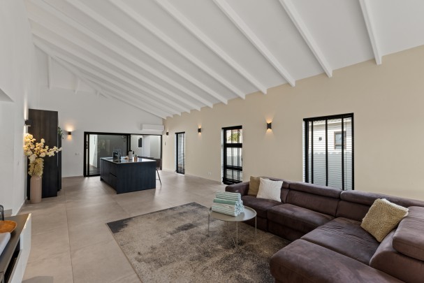 Villa Cavalli &ndash; Modern 3-Bedroom Home with Private Pool