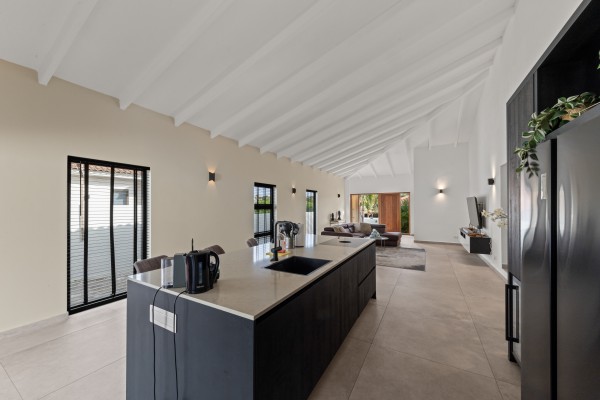 Brakkeput – Gerenoveerde Moderne 3-slaapkamer woning met zwembad 