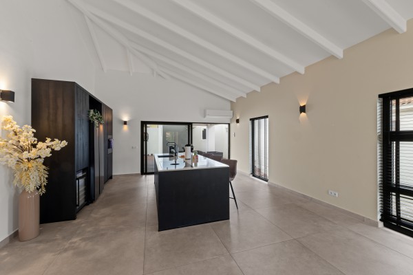 Brakkeput – Gerenoveerde Moderne 3-slaapkamer woning met zwembad 